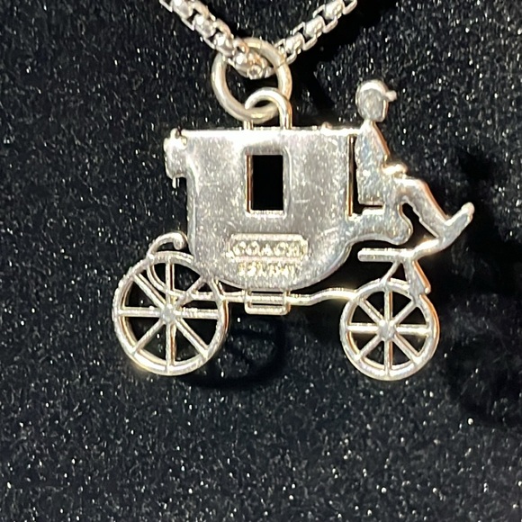 COACH VINTAGE HORSE CARAGE CHARM WITH NEW STAINLESS STEEL 24” CHAIN. - Picture 3 of 4